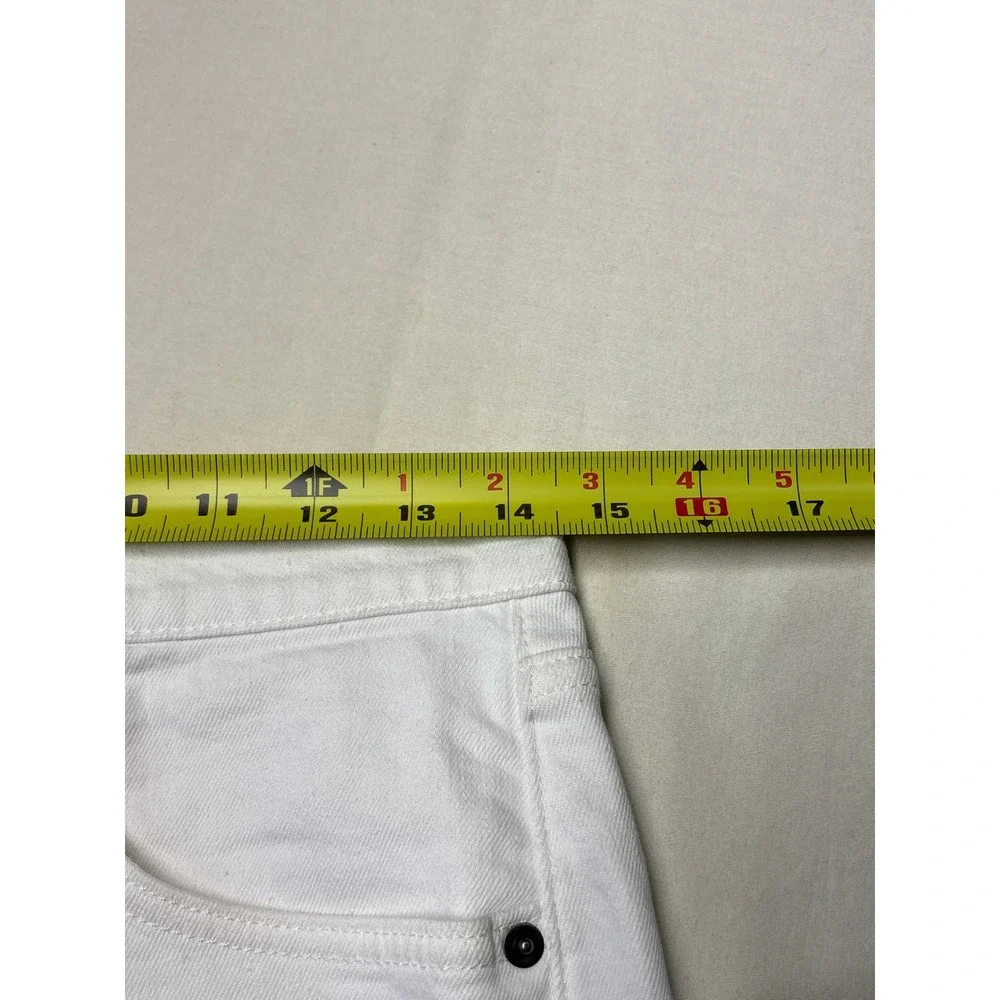 NWT FRAME Le Vintage Bermuda White Denim Shorts Raw Hem Blanc Womens Size 27X11